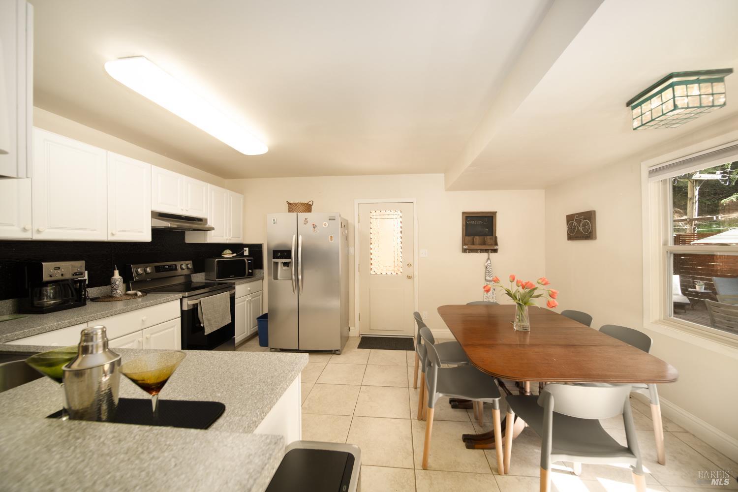 Detail Gallery Image 4 of 25 For 15213 Wee Way, Guerneville,  CA 95446 - 3 Beds | 2 Baths