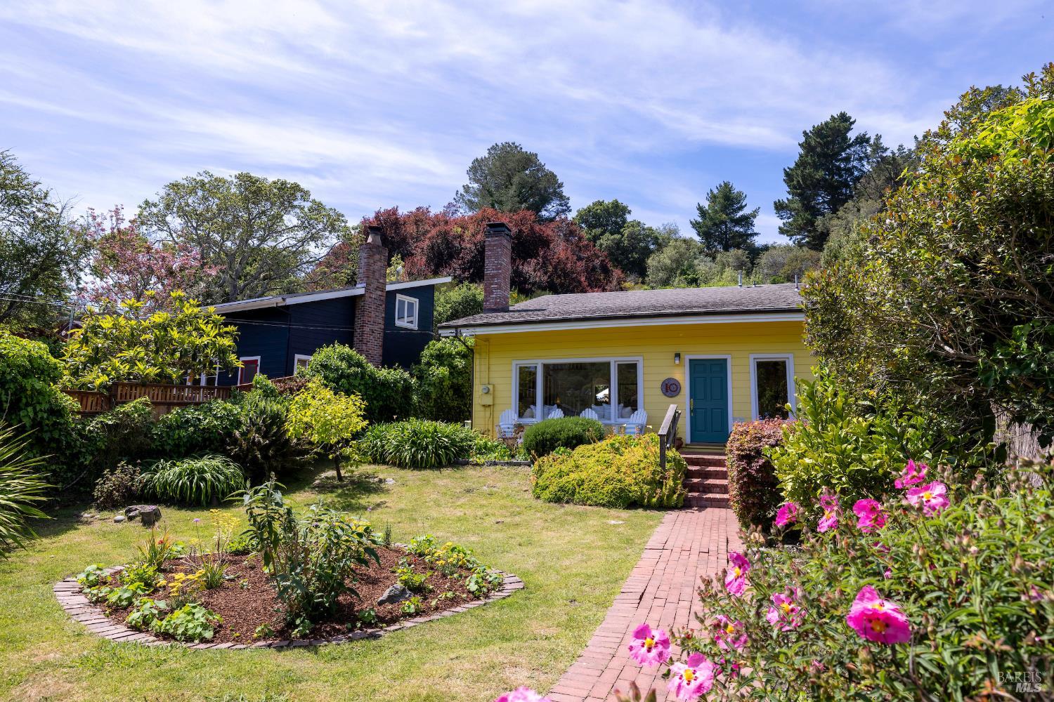 Detail Gallery Image 1 of 51 For 10 Park Ave, Bolinas,  CA 94924 - 2 Beds | 1/1 Baths