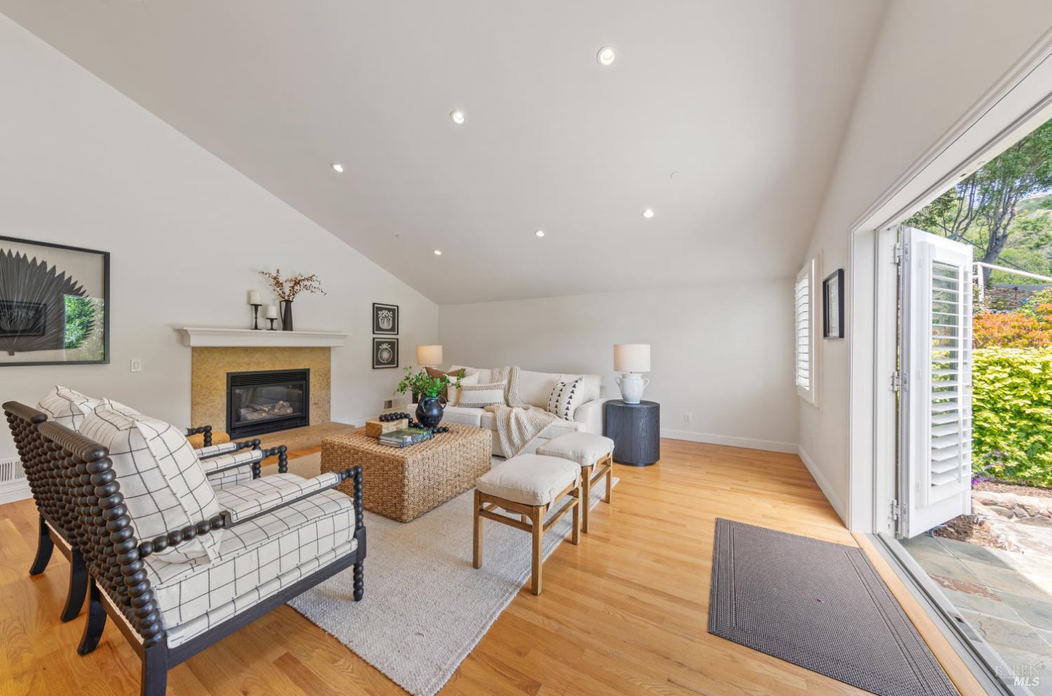 Detail Gallery Image 20 of 50 For 91 Round Hill Rd, Tiburon,  CA 94920 - 5 Beds | 4/1 Baths