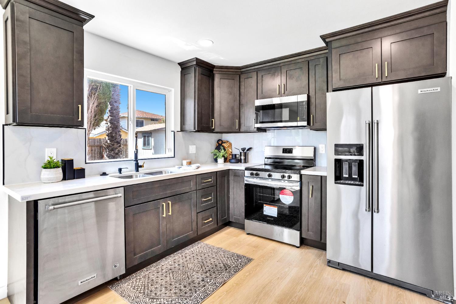 Detail Gallery Image 4 of 27 For 502 Prairie Ct, Suisun City,  CA 94585 - 3 Beds | 2 Baths