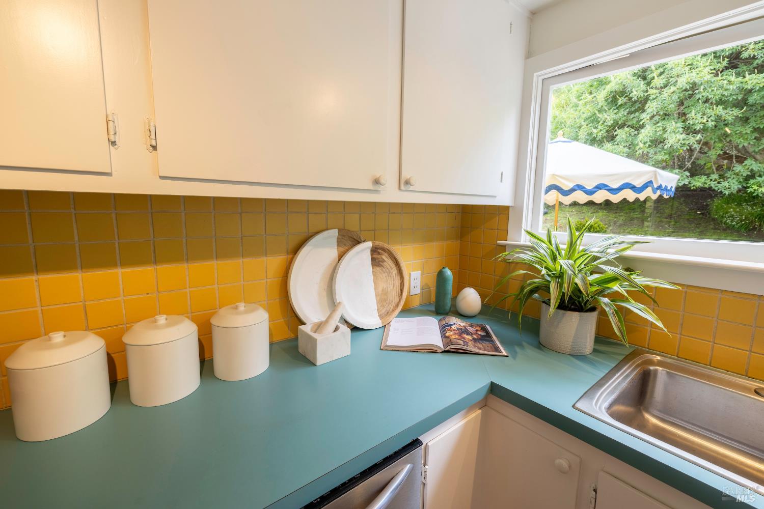 Detail Gallery Image 18 of 51 For 10 Park Ave, Bolinas,  CA 94924 - 2 Beds | 1/1 Baths