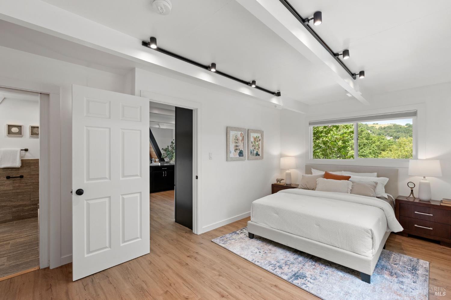 Detail Gallery Image 11 of 66 For 60 Piper Ln, Fairfax,  CA 94930 - 3 Beds | 2 Baths