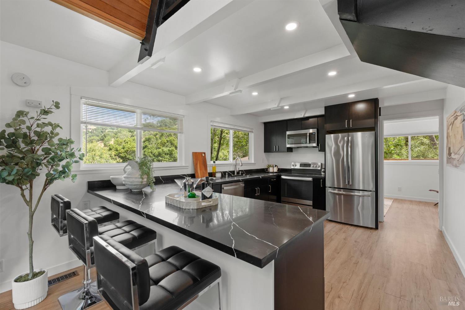 Detail Gallery Image 8 of 66 For 60 Piper Ln, Fairfax,  CA 94930 - 3 Beds | 2 Baths