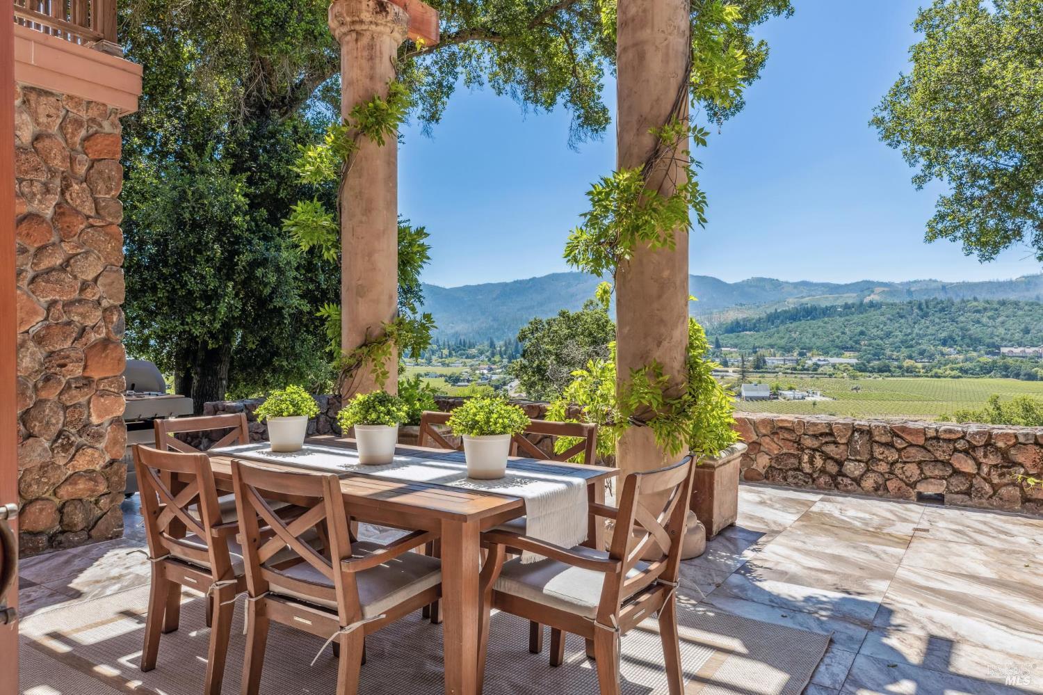 Detail Gallery Image 7 of 83 For 107 Knoll Ct, Saint Helena,  CA 94574 - 4 Beds | 3/1 Baths