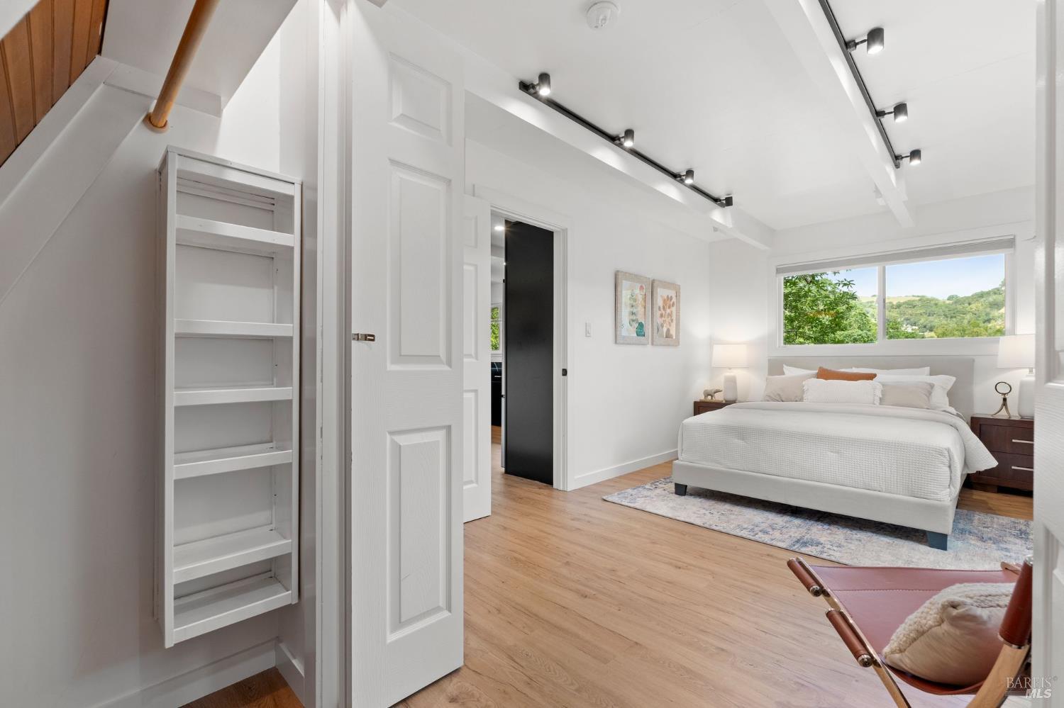 Detail Gallery Image 13 of 66 For 60 Piper Ln, Fairfax,  CA 94930 - 3 Beds | 2 Baths