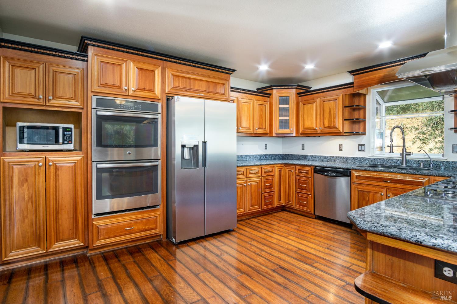 Detail Gallery Image 12 of 53 For 16544 Hacienda Ct, Hidden Valley Lake,  CA 95467 - 5 Beds | 3 Baths