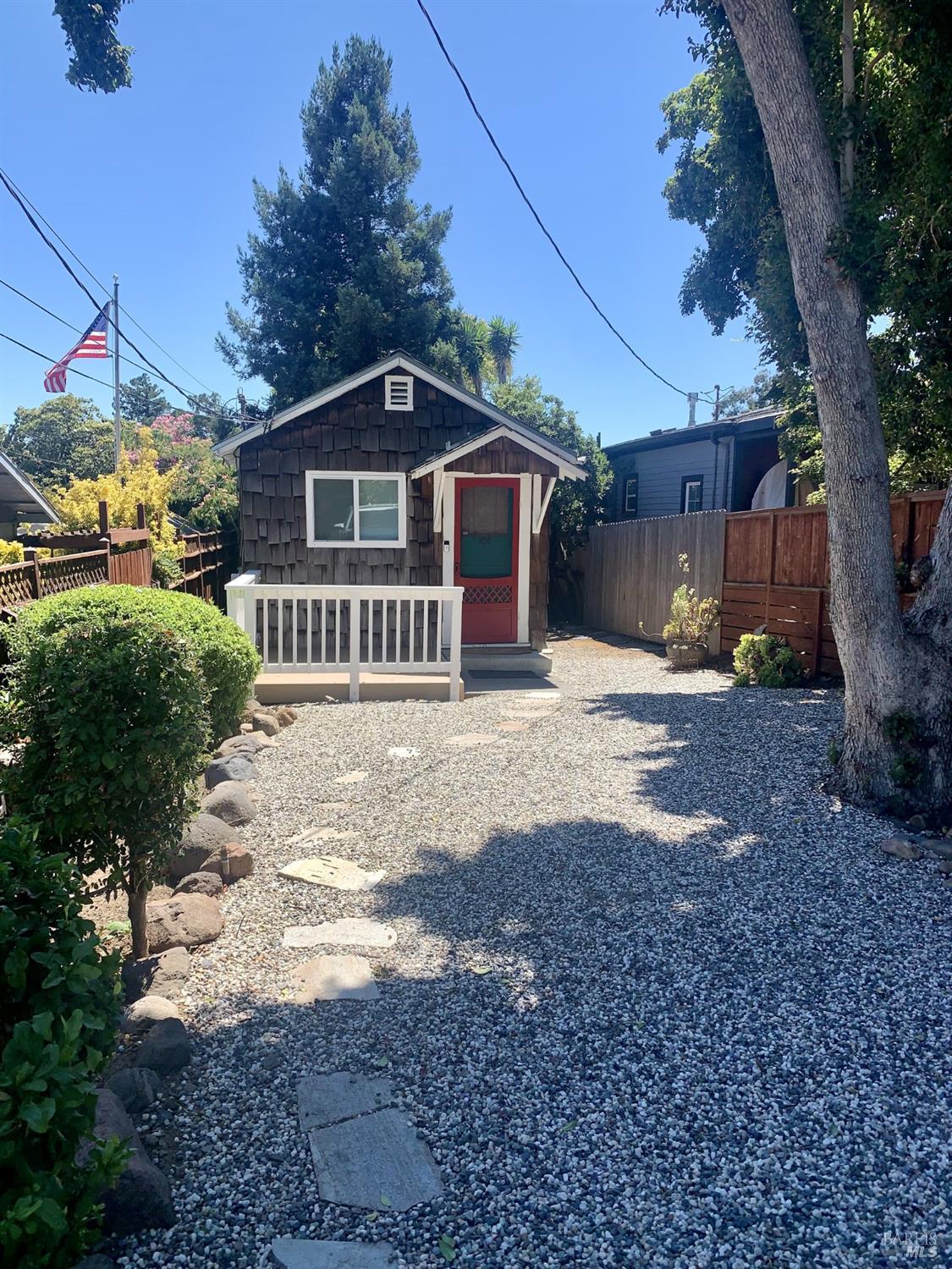 Detail Gallery Image 1 of 13 For 836 W J St, Benicia,  CA 94510 - 1 Beds | 1 Baths
