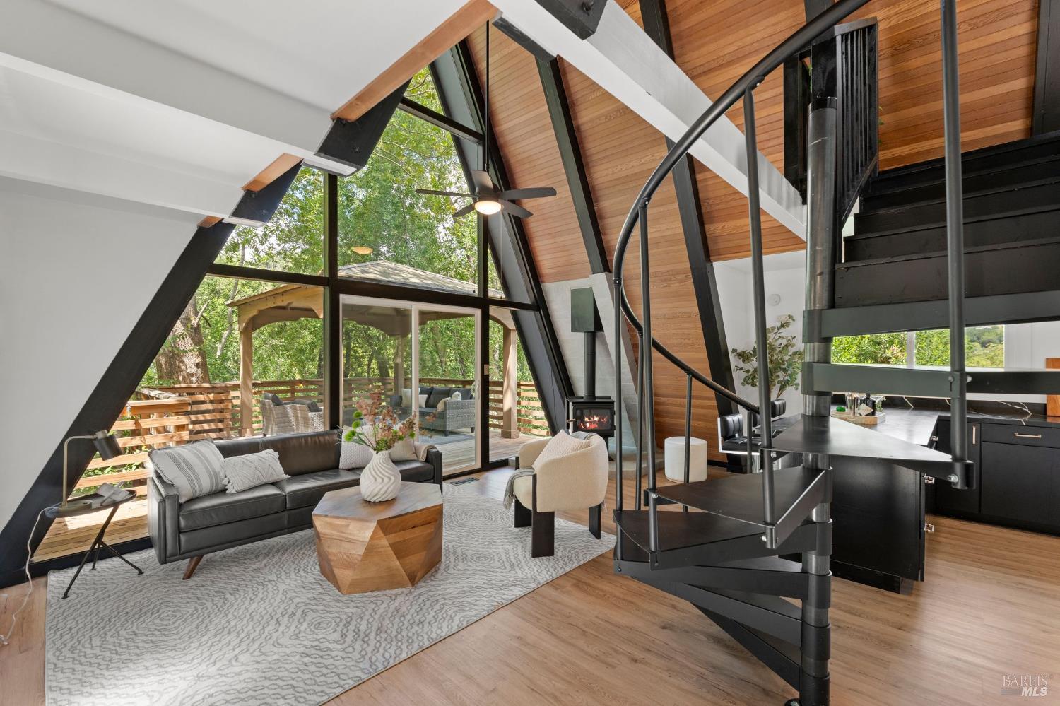 Detail Gallery Image 3 of 66 For 60 Piper Ln, Fairfax,  CA 94930 - 3 Beds | 2 Baths