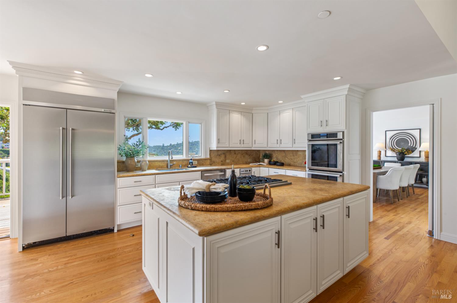Detail Gallery Image 16 of 50 For 91 Round Hill Rd, Tiburon,  CA 94920 - 5 Beds | 4/1 Baths
