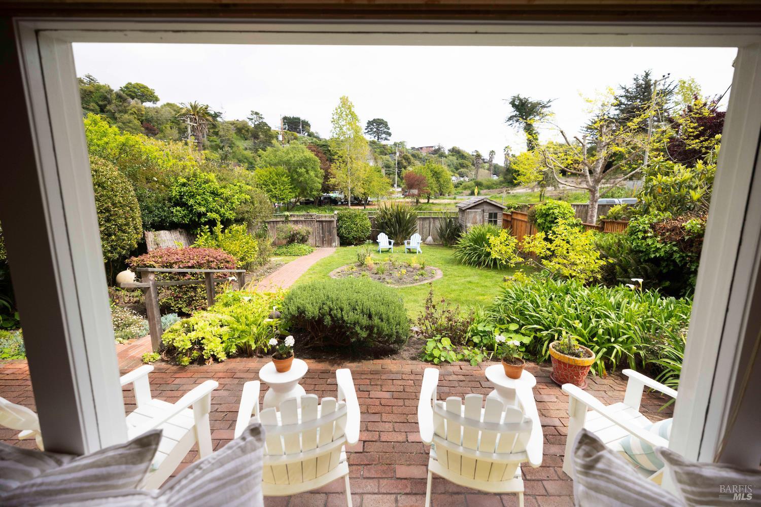 Detail Gallery Image 14 of 51 For 10 Park Ave, Bolinas,  CA 94924 - 2 Beds | 1/1 Baths