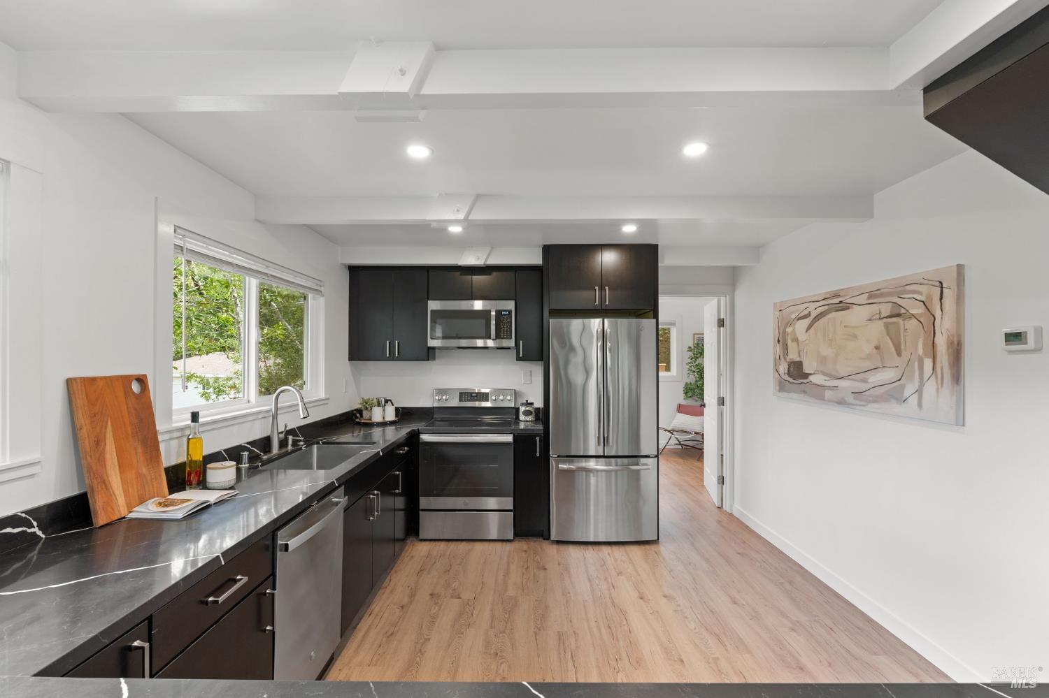 Detail Gallery Image 9 of 66 For 60 Piper Ln, Fairfax,  CA 94930 - 3 Beds | 2 Baths