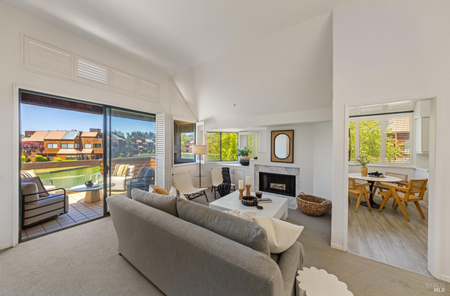 Detail Gallery Image 8 of 36 For 44 Lagoon Vis, Tiburon,  CA 94920 - 2 Beds | 2 Baths
