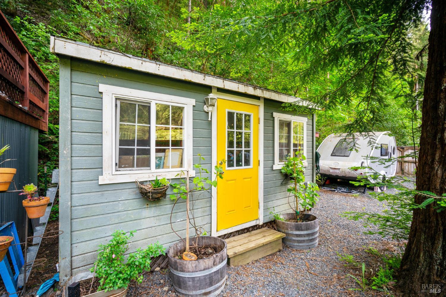 Detail Gallery Image 27 of 33 For 15910 E Austin Creek Rd, Cazadero,  CA 95421 - 2 Beds | 1 Baths