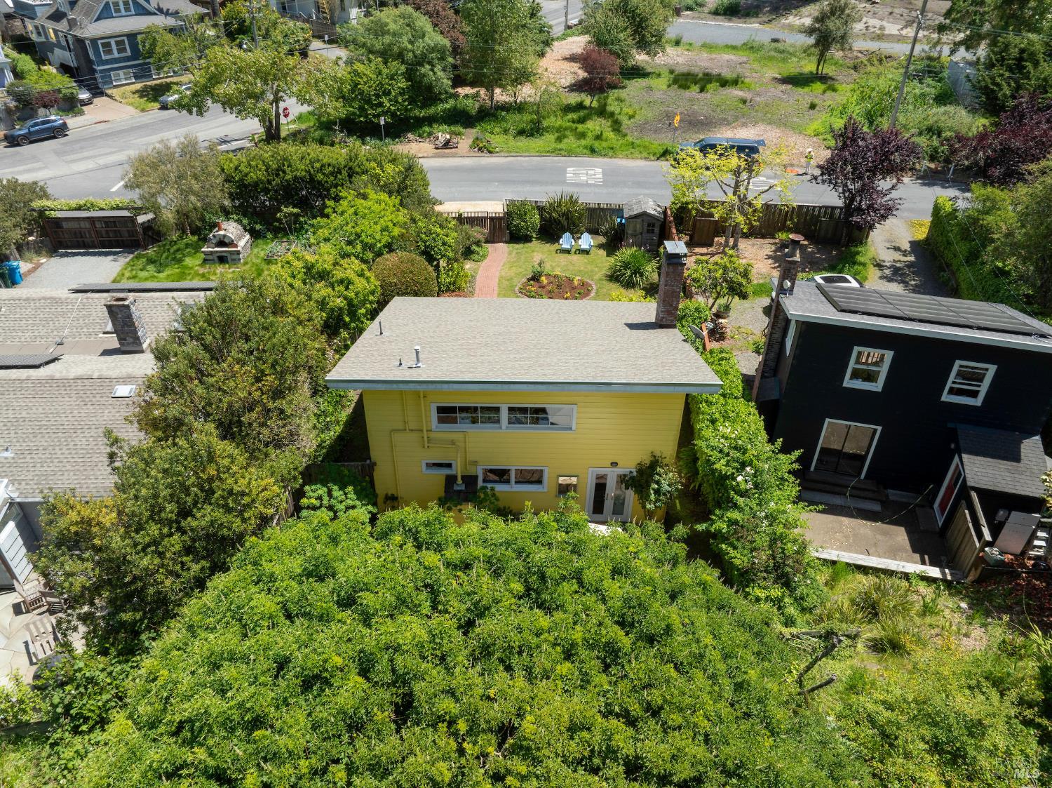 Detail Gallery Image 36 of 51 For 10 Park Ave, Bolinas,  CA 94924 - 2 Beds | 1/1 Baths