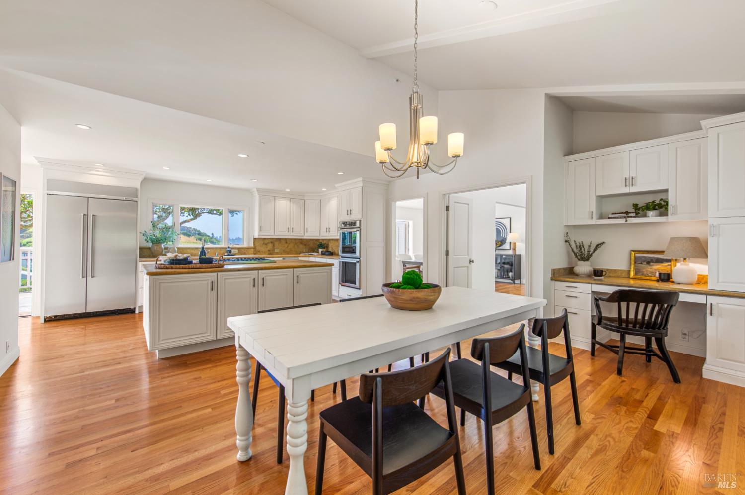 Detail Gallery Image 15 of 50 For 91 Round Hill Rd, Tiburon,  CA 94920 - 5 Beds | 4/1 Baths