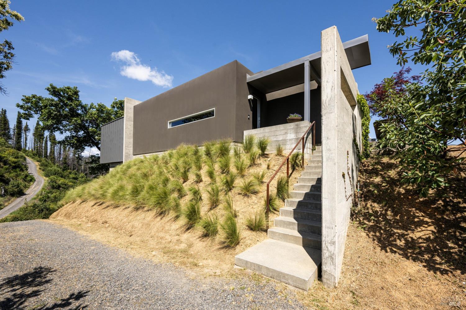 Detail Gallery Image 3 of 44 For 8909 Mill Creek Rd, Healdsburg,  CA 95448 - 2 Beds | 2 Baths