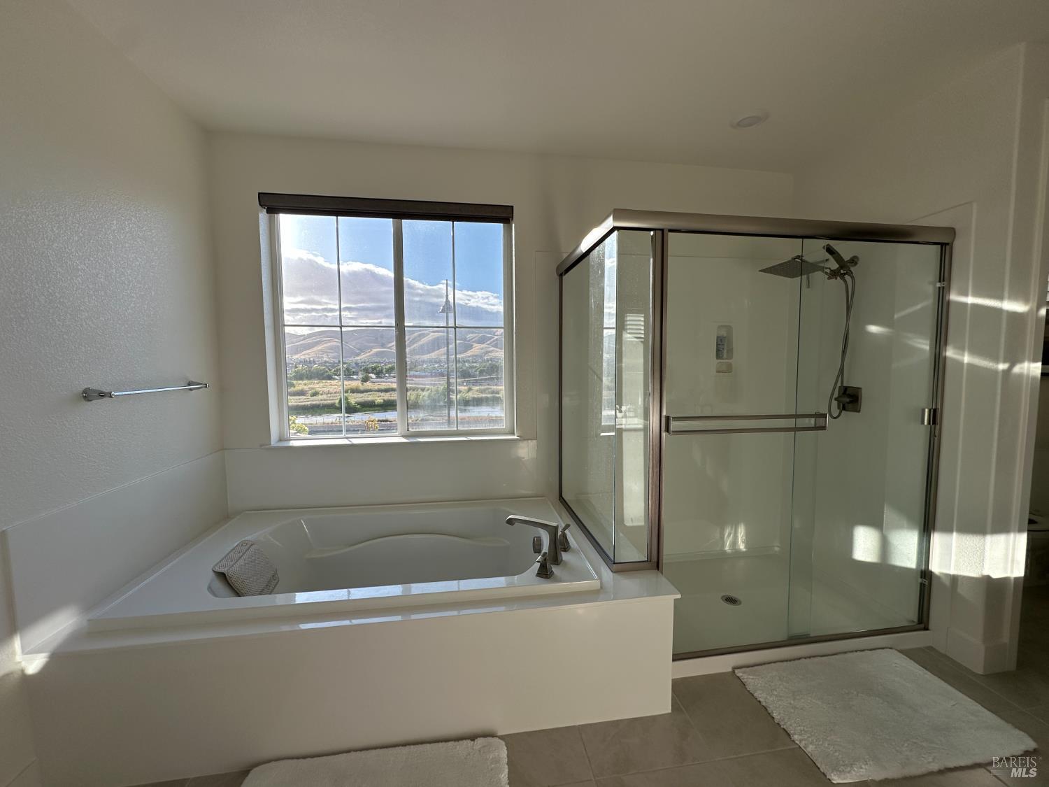 Detail Gallery Image 8 of 29 For 2478 Elan Dr, Fairfield,  CA 94533 - 5 Beds | 3 Baths