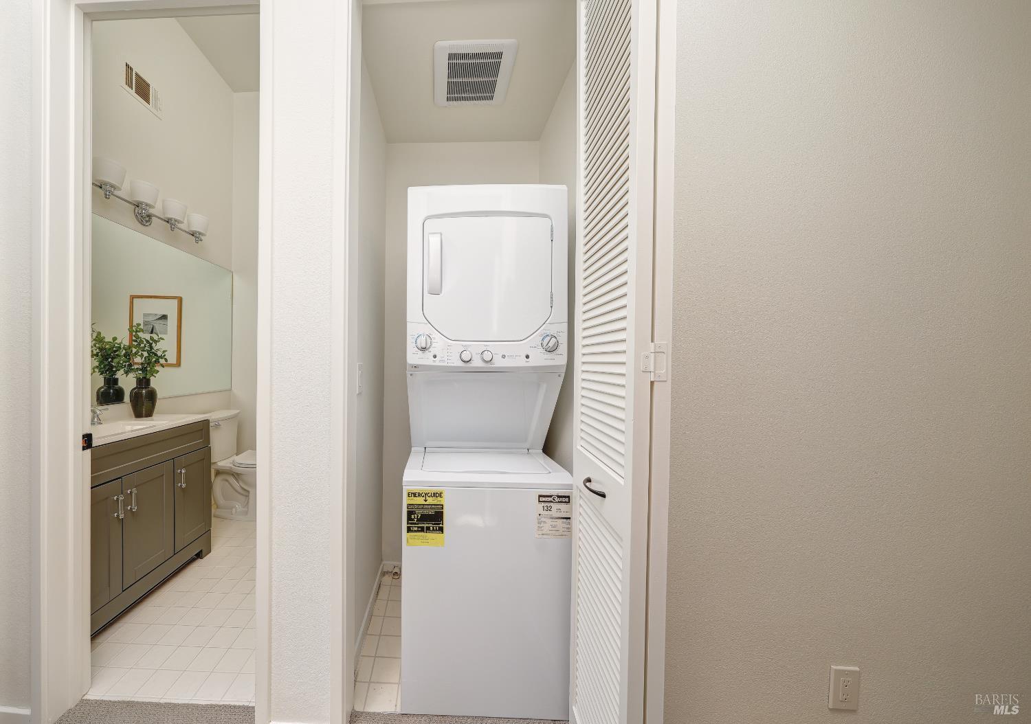 Detail Gallery Image 21 of 36 For 44 Lagoon Vis, Tiburon,  CA 94920 - 2 Beds | 2 Baths