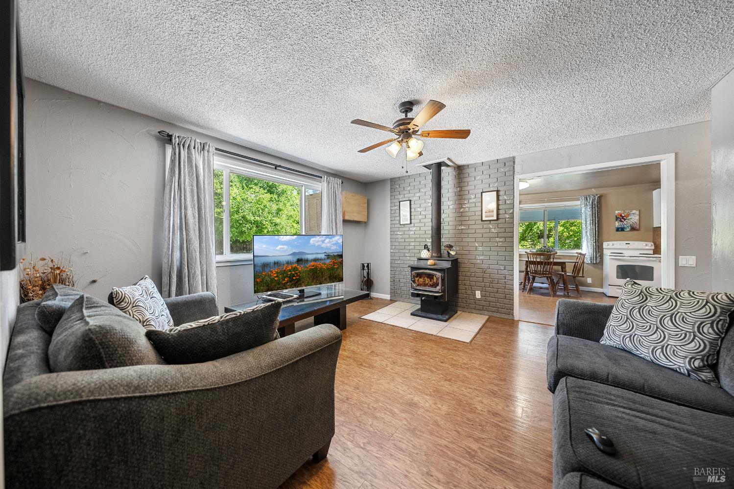 Detail Gallery Image 10 of 36 For 3595 Vista St, Clearlake,  CA 95422 - 3 Beds | 1 Baths