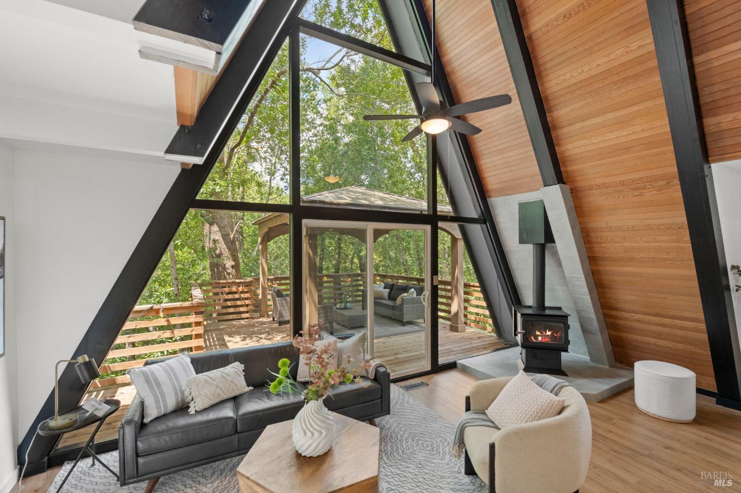 Detail Gallery Image 6 of 66 For 60 Piper Ln, Fairfax,  CA 94930 - 3 Beds | 2 Baths