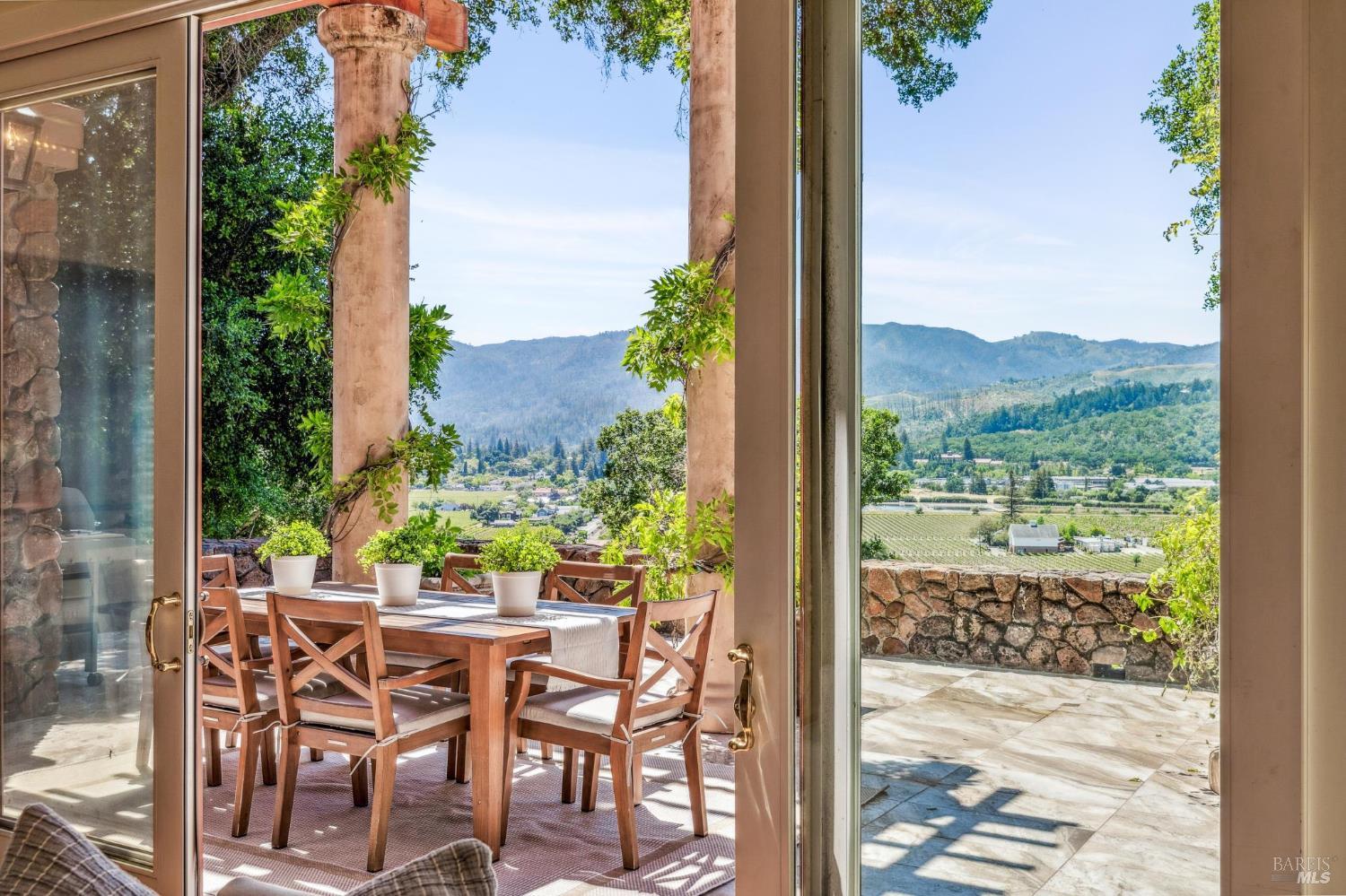 Detail Gallery Image 3 of 83 For 107 Knoll Ct, Saint Helena,  CA 94574 - 4 Beds | 3/1 Baths