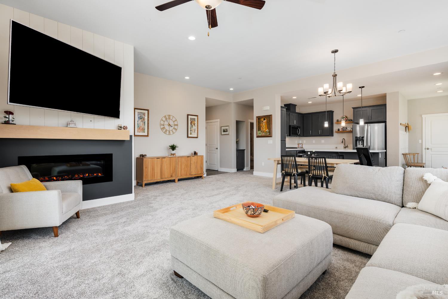 Detail Gallery Image 10 of 32 For 1455 Acorn Way, Windsor,  CA 95492 - 3 Beds | 2 Baths
