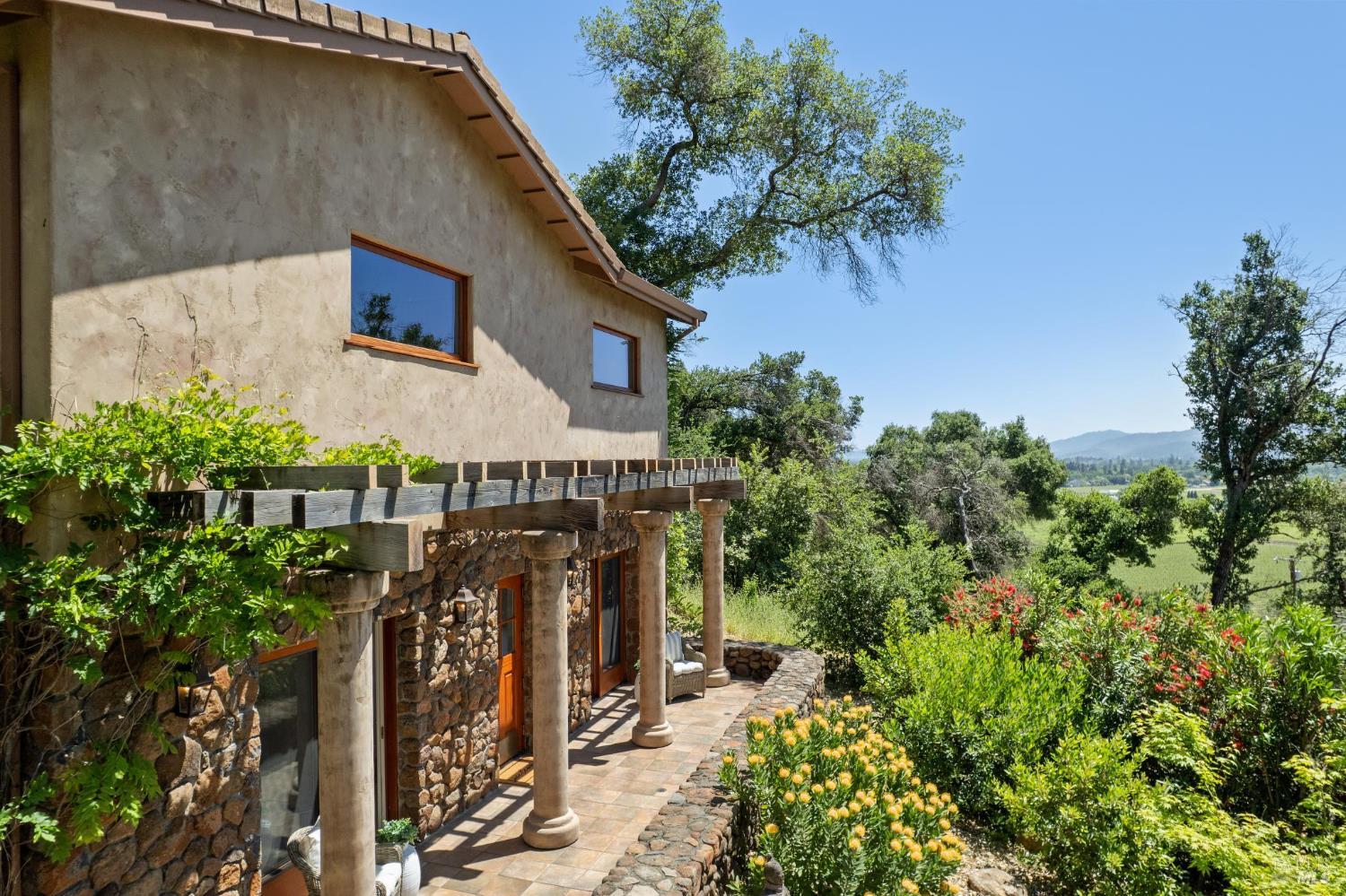 Detail Gallery Image 13 of 83 For 107 Knoll Ct, Saint Helena,  CA 94574 - 4 Beds | 3/1 Baths