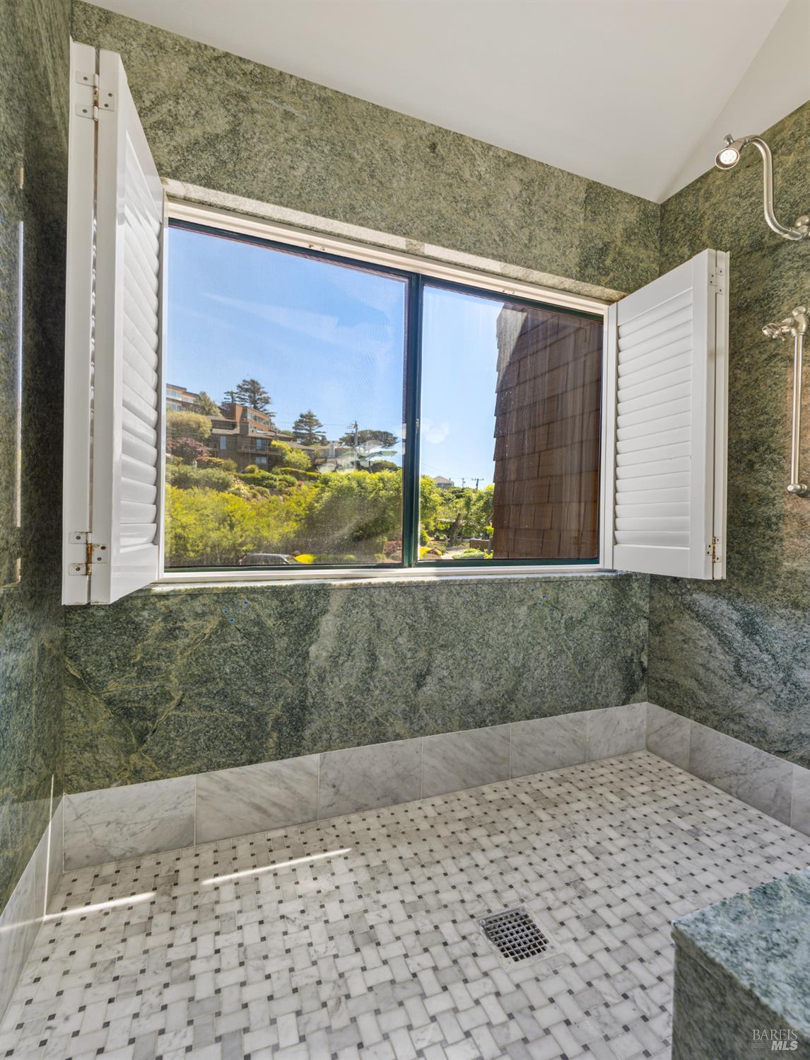 Detail Gallery Image 18 of 36 For 44 Lagoon Vis, Tiburon,  CA 94920 - 2 Beds | 2 Baths