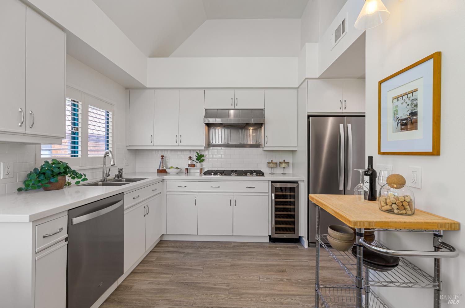 Detail Gallery Image 5 of 36 For 44 Lagoon Vis, Tiburon,  CA 94920 - 2 Beds | 2 Baths