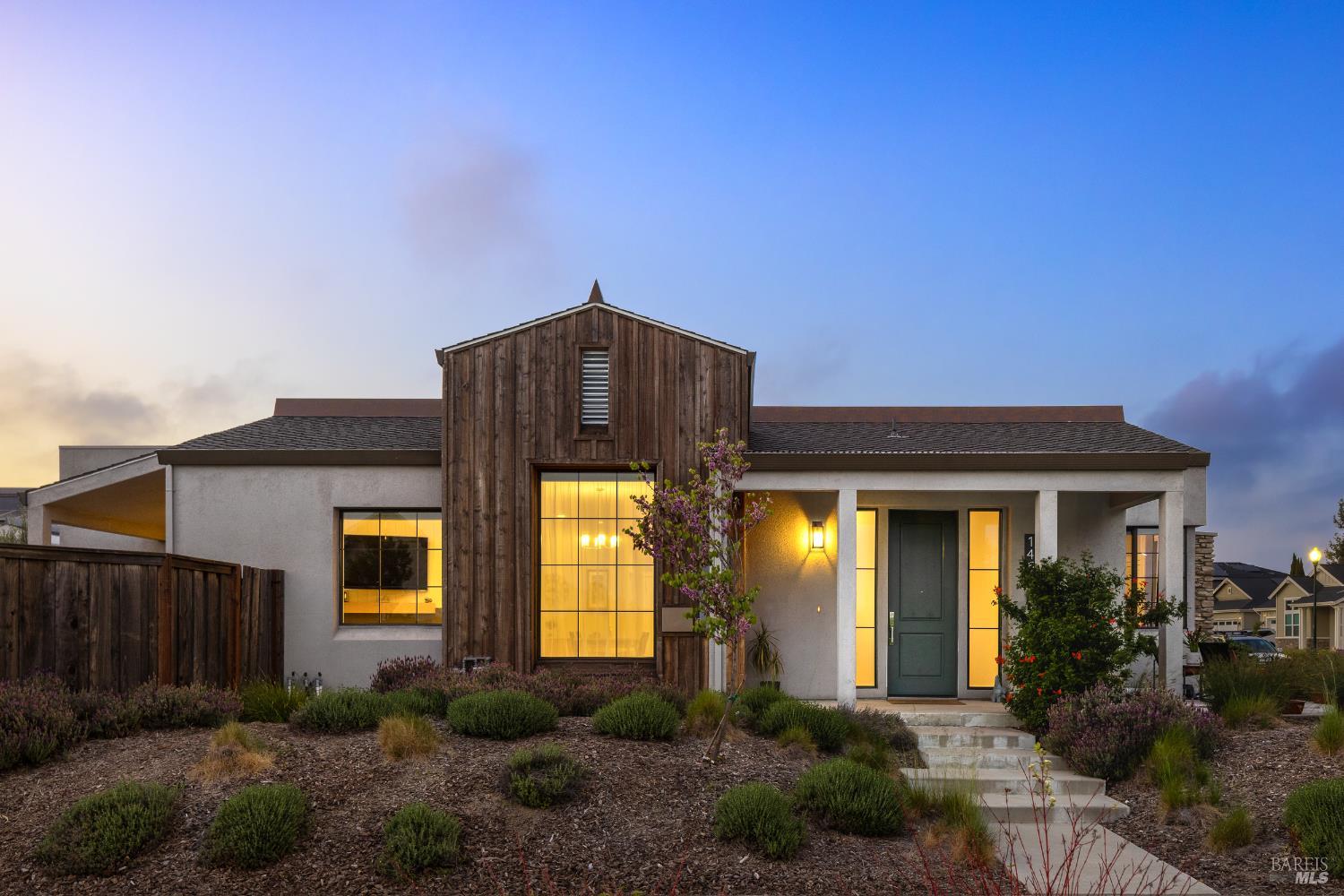 Detail Gallery Image 1 of 32 For 1455 Acorn Way, Windsor,  CA 95492 - 3 Beds | 2 Baths