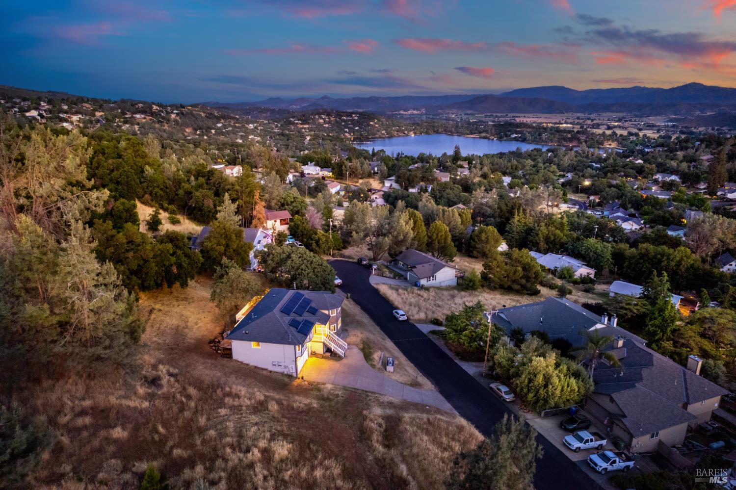 Detail Gallery Image 2 of 53 For 16544 Hacienda Ct, Hidden Valley Lake,  CA 95467 - 5 Beds | 3 Baths