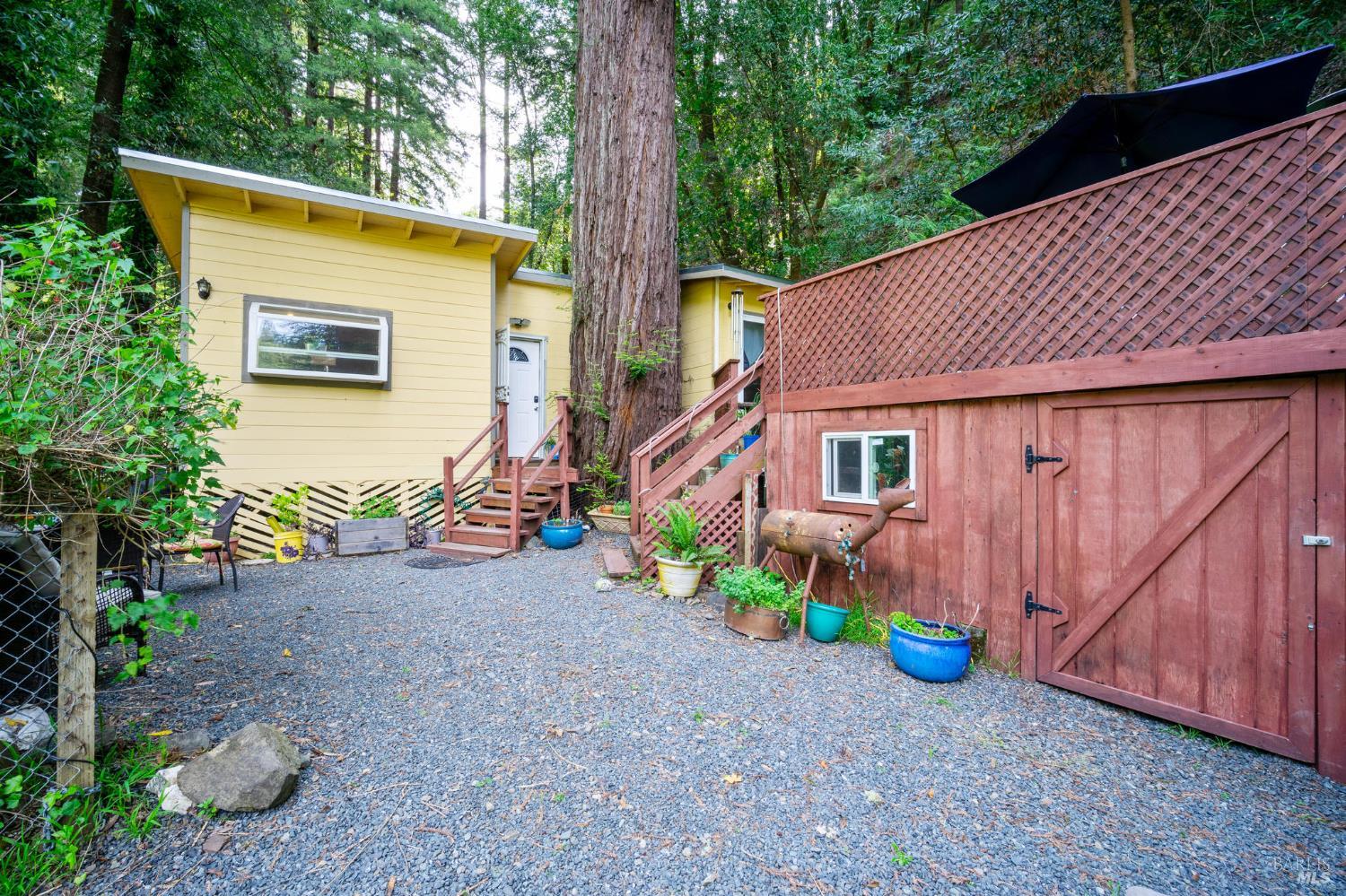 Detail Gallery Image 2 of 33 For 15910 E Austin Creek Rd, Cazadero,  CA 95421 - 2 Beds | 1 Baths