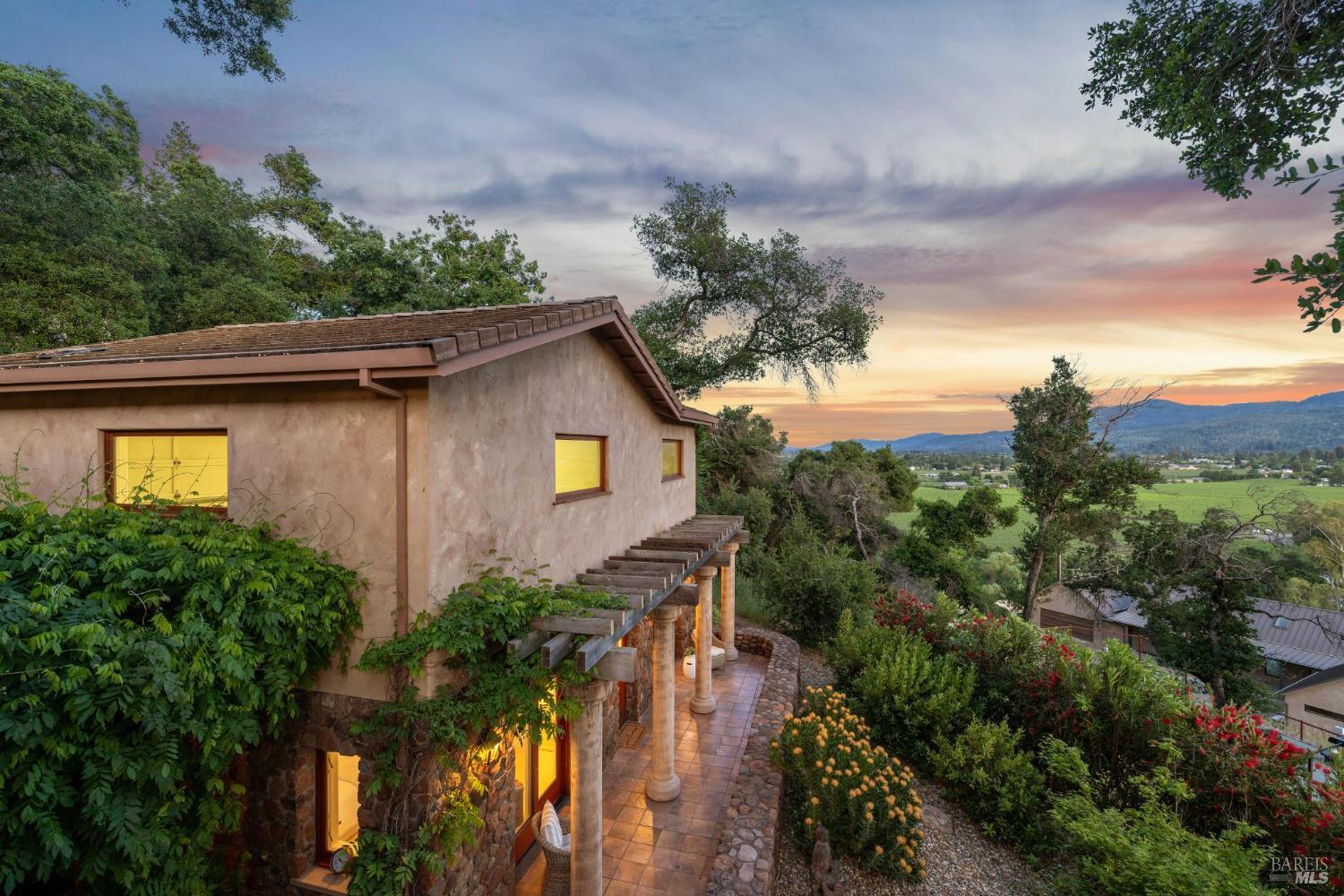 Detail Gallery Image 14 of 83 For 107 Knoll Ct, Saint Helena,  CA 94574 - 4 Beds | 3/1 Baths