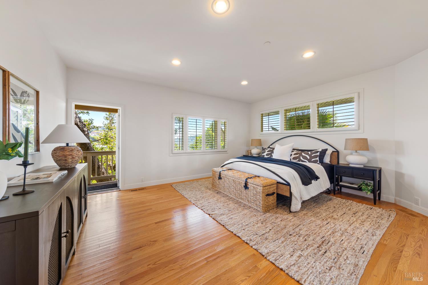 Detail Gallery Image 26 of 50 For 91 Round Hill Rd, Tiburon,  CA 94920 - 5 Beds | 4/1 Baths