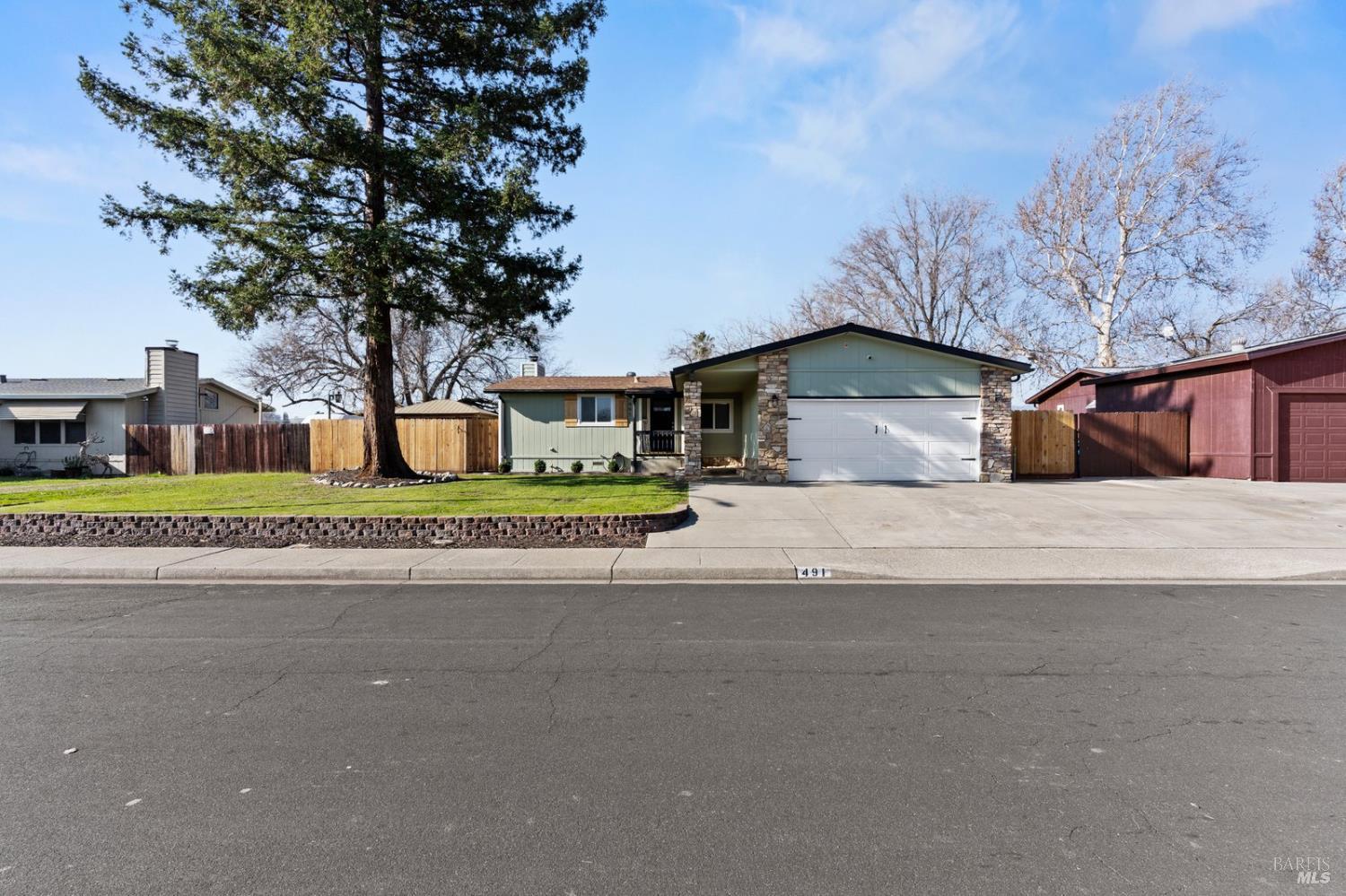 Detail Gallery Image 4 of 52 For 491 Aberdeen Way, Vacaville,  CA 95687 - 3 Beds | 2 Baths