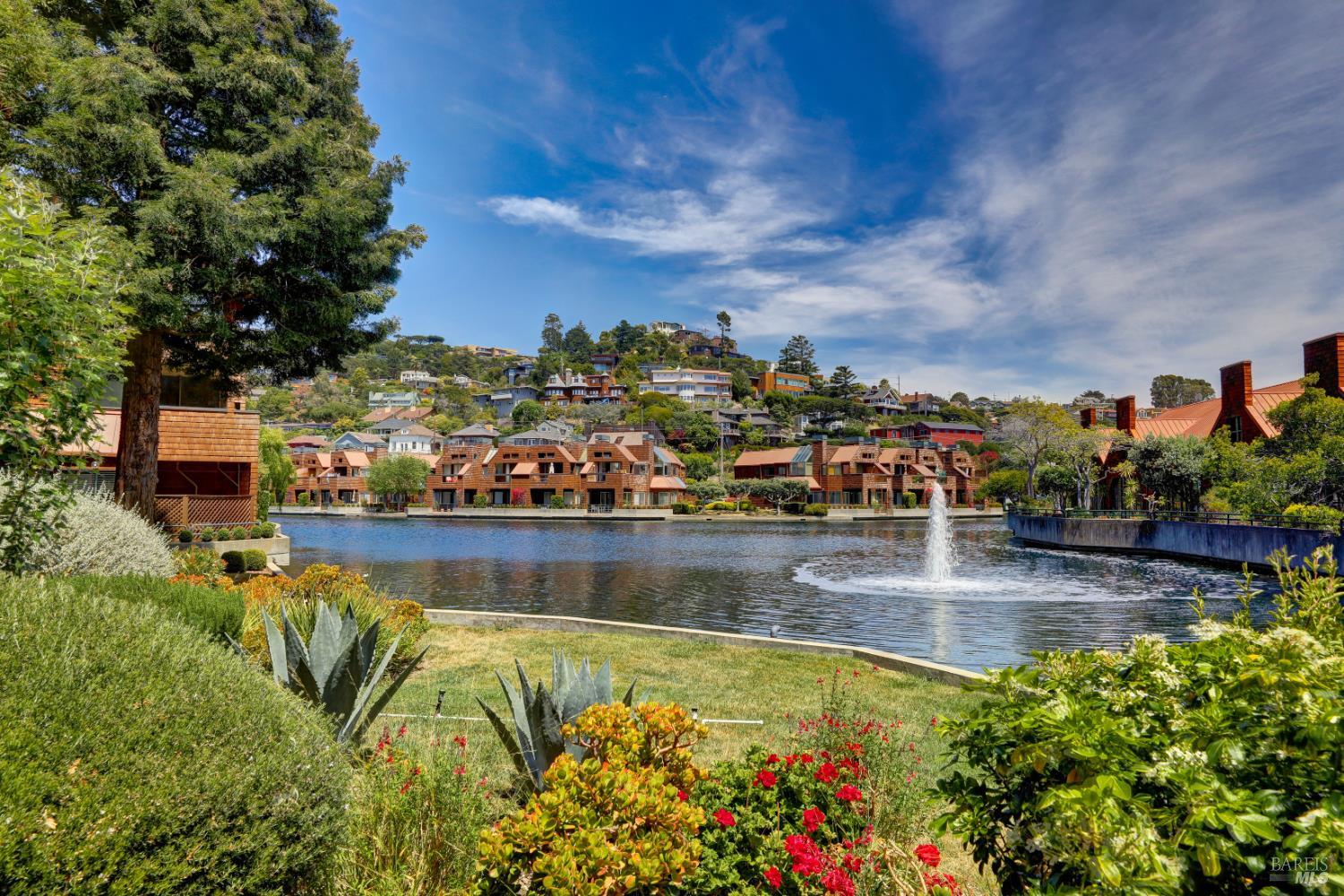 Detail Gallery Image 32 of 36 For 44 Lagoon Vis, Tiburon,  CA 94920 - 2 Beds | 2 Baths
