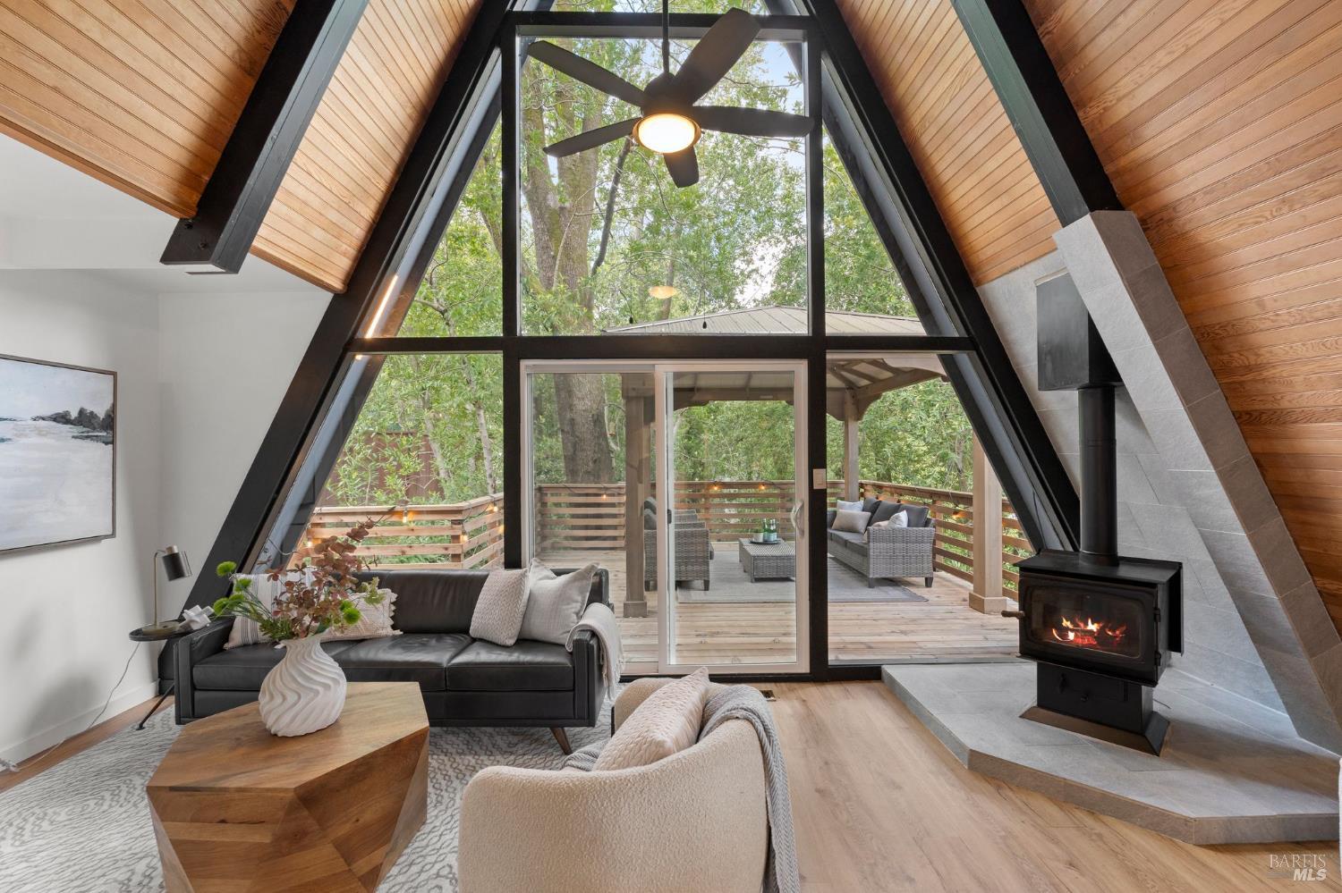 Detail Gallery Image 5 of 66 For 60 Piper Ln, Fairfax,  CA 94930 - 3 Beds | 2 Baths