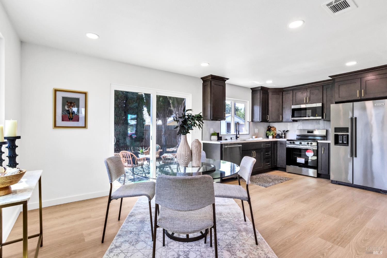 Detail Gallery Image 7 of 27 For 502 Prairie Ct, Suisun City,  CA 94585 - 3 Beds | 2 Baths