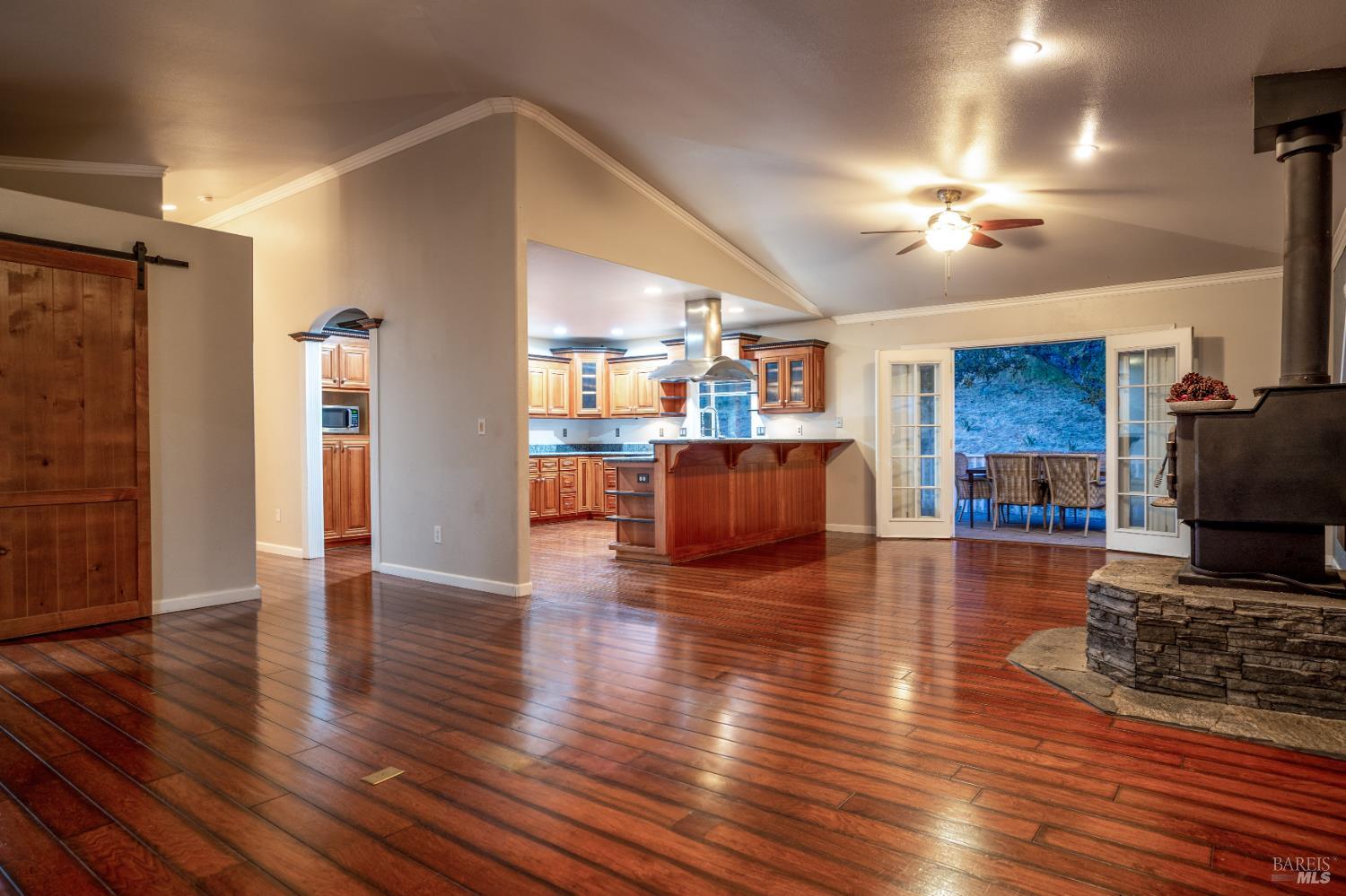 Detail Gallery Image 14 of 53 For 16544 Hacienda Ct, Hidden Valley Lake,  CA 95467 - 5 Beds | 3 Baths