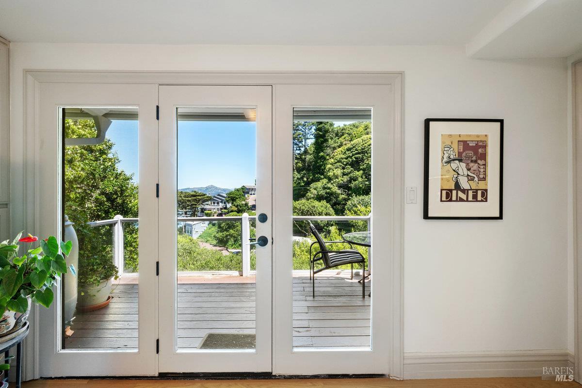 Detail Gallery Image 14 of 44 For 350 Sausalito Blvd, Sausalito,  CA 94965 - 4 Beds | 4/1 Baths