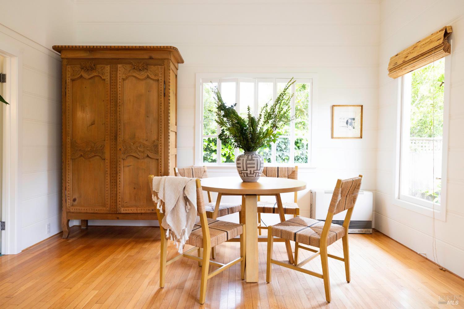 Detail Gallery Image 10 of 51 For 10 Park Ave, Bolinas,  CA 94924 - 2 Beds | 1/1 Baths