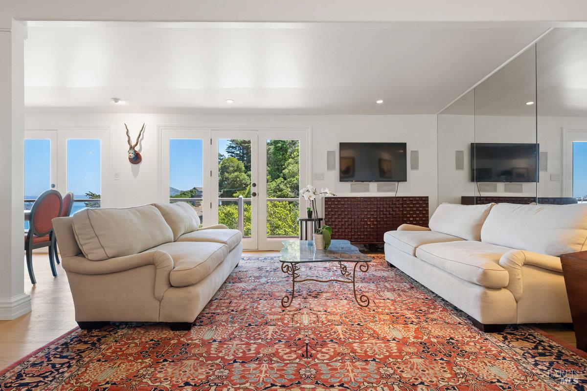 Detail Gallery Image 6 of 44 For 350 Sausalito Blvd, Sausalito,  CA 94965 - 4 Beds | 4/1 Baths