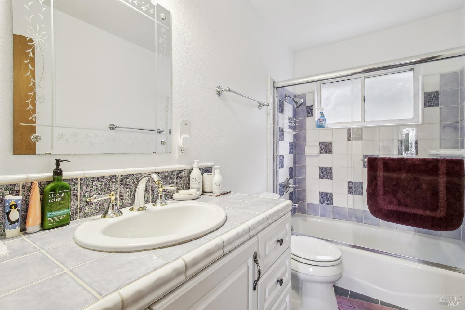 Detail Gallery Image 15 of 20 For 6101 Rosalind Ave, Richmond,  CA 94805 - 5 Beds | 4 Baths