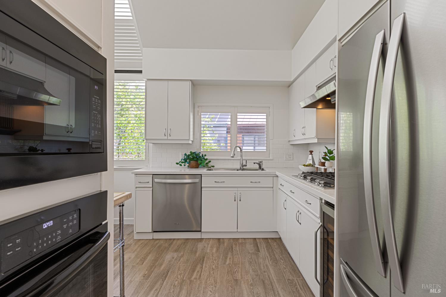 Detail Gallery Image 12 of 36 For 44 Lagoon Vis, Tiburon,  CA 94920 - 2 Beds | 2 Baths