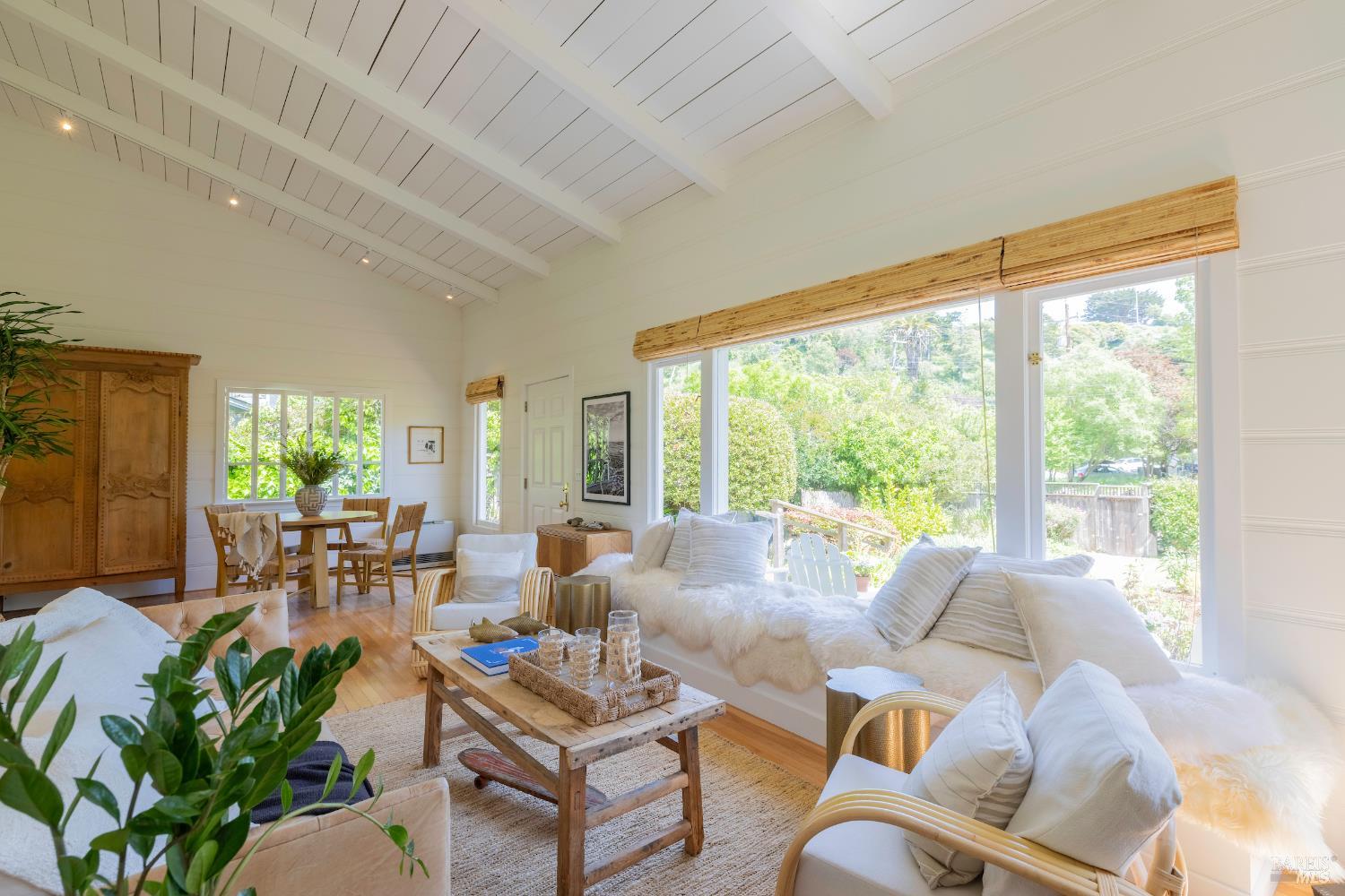 Detail Gallery Image 11 of 51 For 10 Park Ave, Bolinas,  CA 94924 - 2 Beds | 1/1 Baths