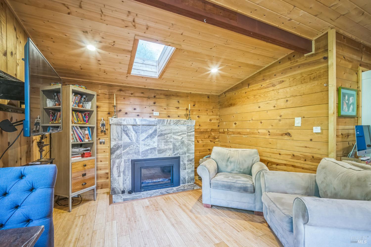 Detail Gallery Image 4 of 33 For 15910 E Austin Creek Rd, Cazadero,  CA 95421 - 2 Beds | 1 Baths