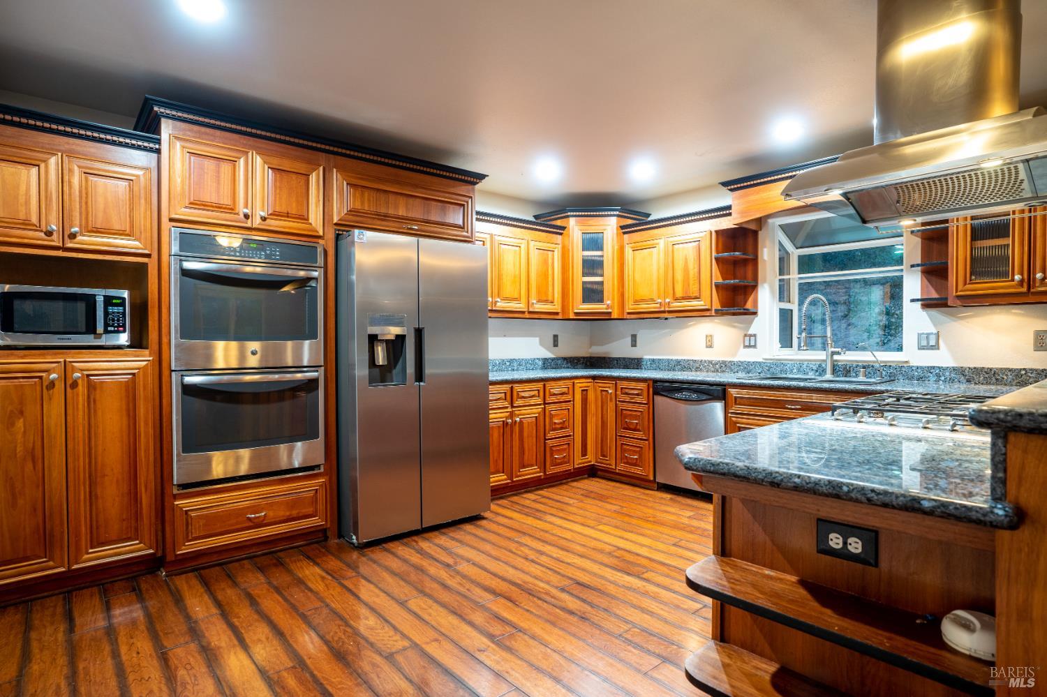 Detail Gallery Image 9 of 53 For 16544 Hacienda Ct, Hidden Valley Lake,  CA 95467 - 5 Beds | 3 Baths