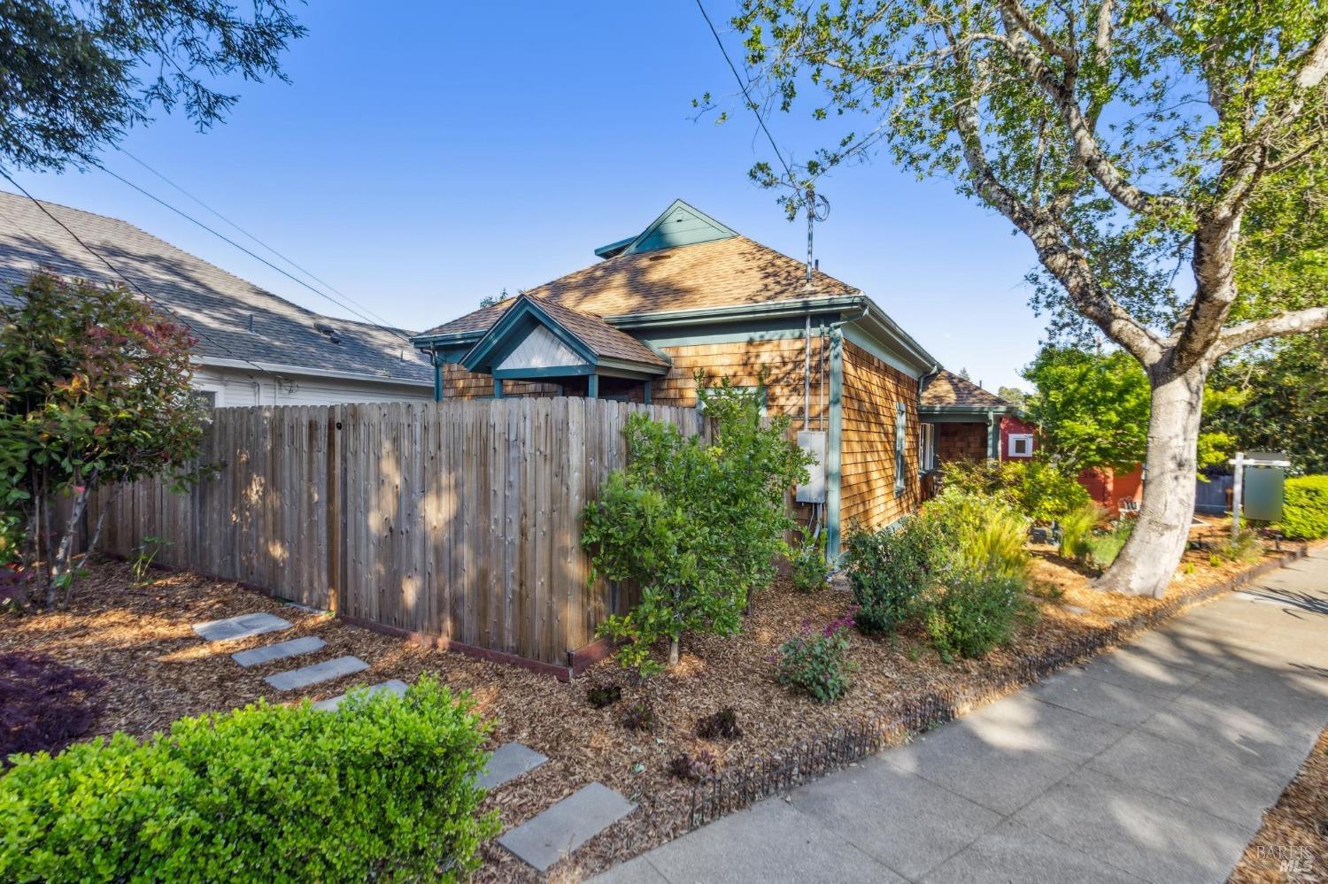 Detail Gallery Image 3 of 99 For 516 Howard St, Petaluma,  CA 94952 - – Beds | – Baths