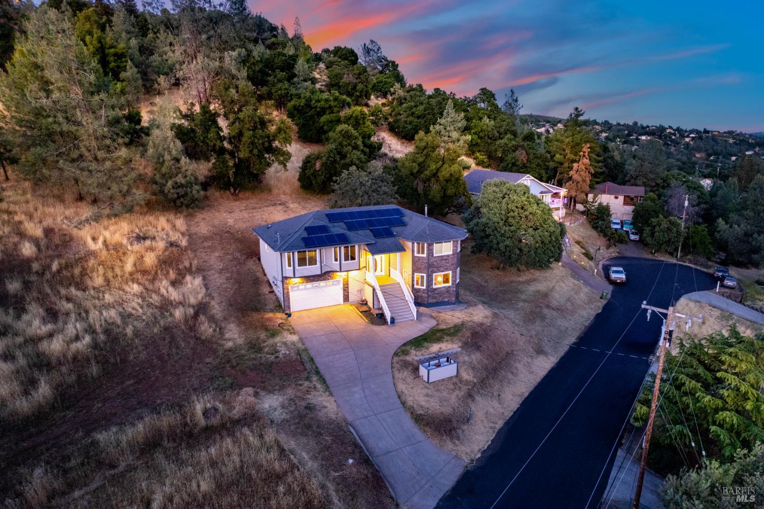 Detail Gallery Image 3 of 53 For 16544 Hacienda Ct, Hidden Valley Lake,  CA 95467 - 5 Beds | 3 Baths