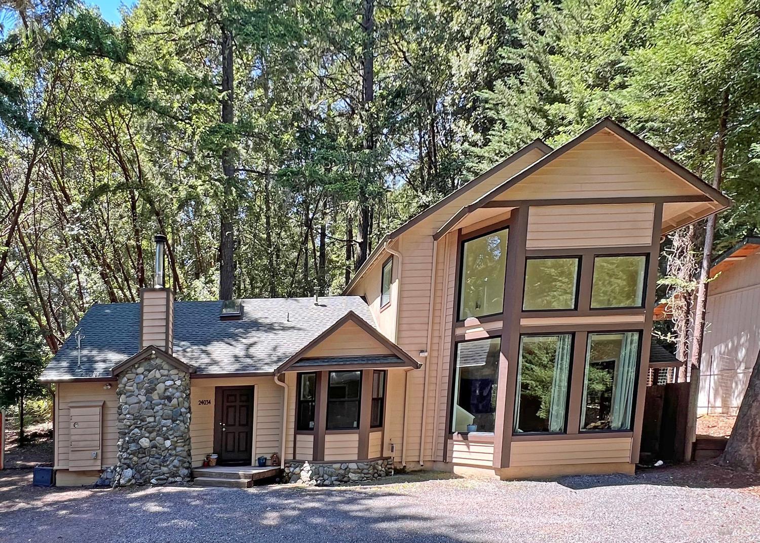Detail Gallery Image 2 of 39 For 24034 Willow Ln, Willits,  CA 95490 - 3 Beds | 3 Baths